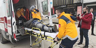 Yola aniden çıkan otomobil kazaya neden oldu