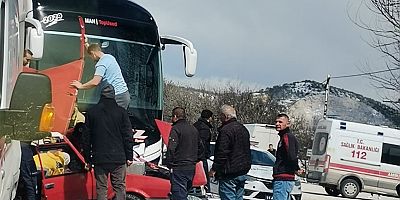 Yolcu otobüsü ile otomobil çarpıştı: 1 ölü, 1 ağır yaralı