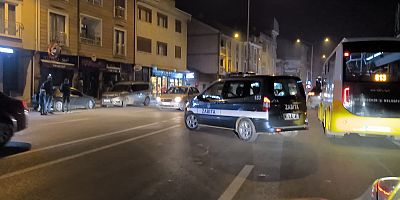 Zabıta aracı ile çarpışan motosikletteki 2 kişi yaralandı