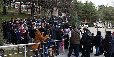 Zirve yolunda metrelerce kuyruk…