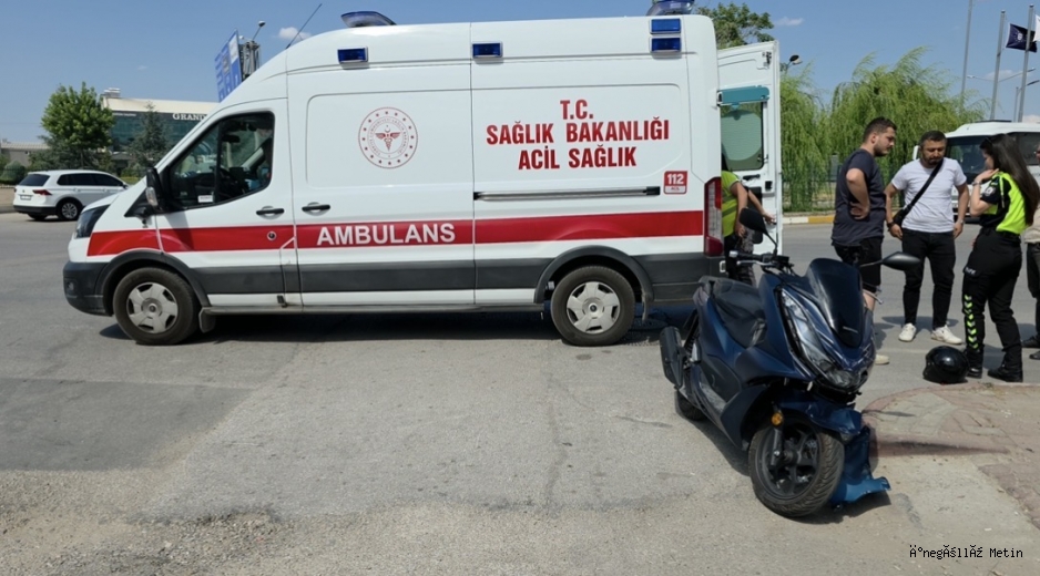 Terminal Önünde Otomobil ile Motosiklet Çarpıştı: 1 Yaralı