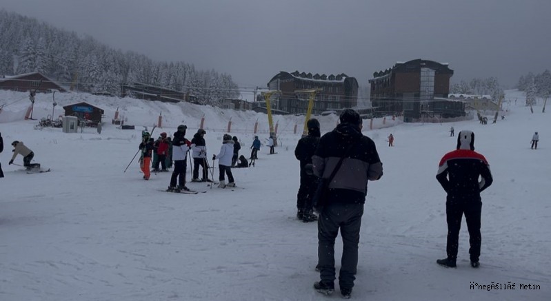 Uludağ'da kar kalınlığı 60 santimetreyi geçti