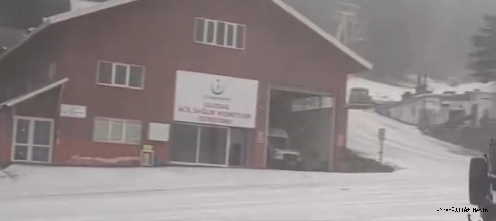 Uludağ'da kar yağışı etkisini gösterdi