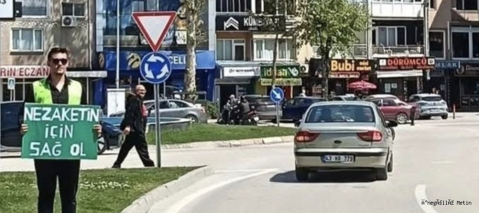 Üniversiteli gençlerden trafikte örnek proje: “Karşılıklı Saygı Geçidi”